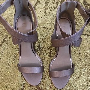 ✨Gorgeous Brand New Sandals!!✨ ‼️Never Worn‼️